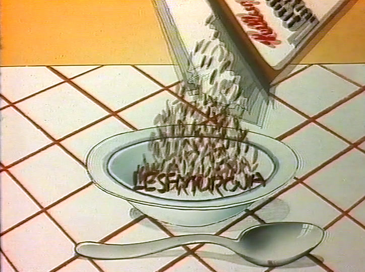 Cereal pours from a Kellogg’s Lesemuroja pack into a bowl on a tiled table.